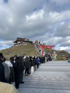 青森県八戸市の蕪島神社です。