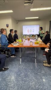 骨盤底筋セミナーを共和ゴム社内で開催しました。講師は一般社団法人幸せな身体づくり協会の理事長・辻野和美さんです。