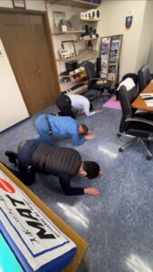 骨盤底筋セミナーを共和ゴム社内で開催しました。講師は一般社団法人幸せな身体づくり協会の理事長・辻野和美さんです。