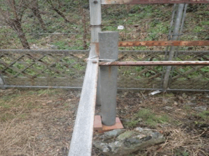 コンクリート柱（キャップ無し） 鉄道総研暴露試験場にて